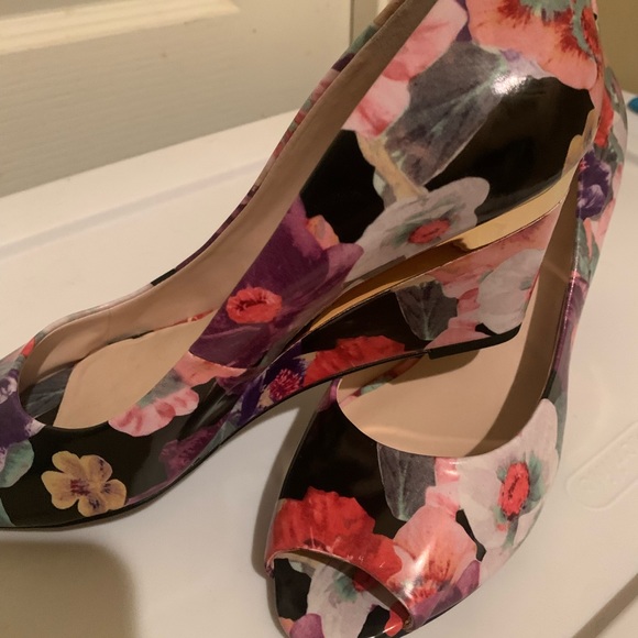 Nine West Shoes - Nine West Floral Peep Toe Wedges with Gold Accented Wedge Heal size 9